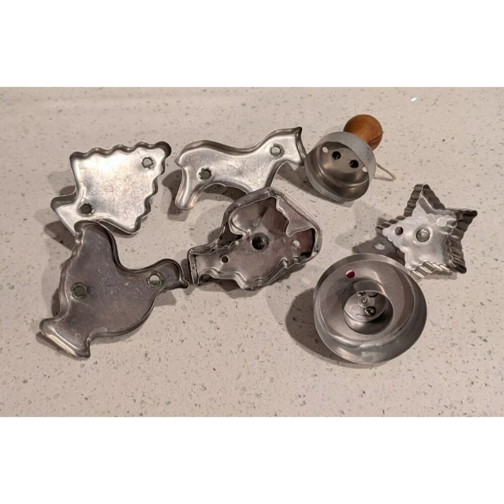 Vintage Aluminum Cookie Cutter Set of 7 with wooden Handles - Picture 2 of 13